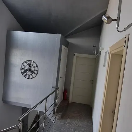 Neda Apartamento *